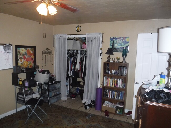Building Photo - 2 BR / 2 BA Single Family Home in Renegade...
