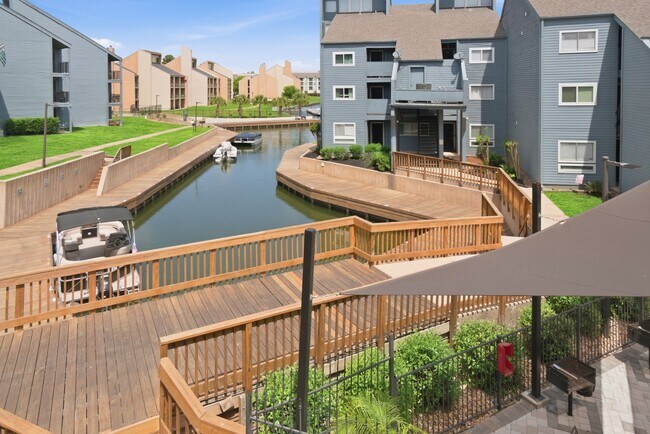 Building Photo - 12500 Melville Dr