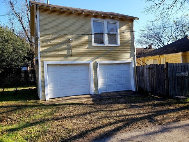 Building Photo - 402 N Augusta St