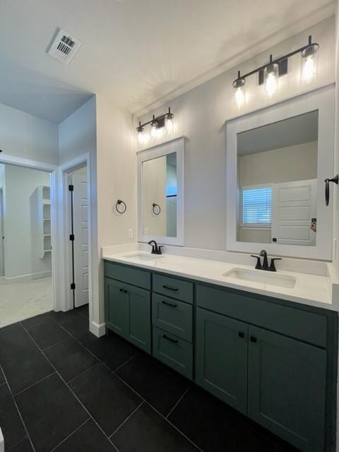 Building Photo - 1001 Parker Ln