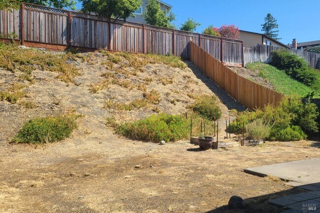 Building Photo - 221 San Marin Dr