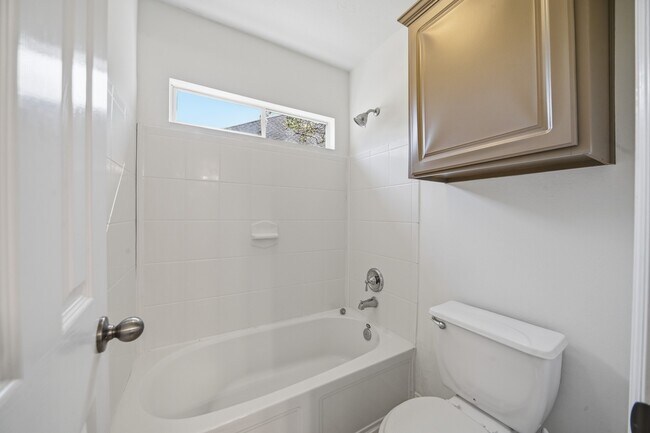 Building Photo - 51 N Scribewood Cir