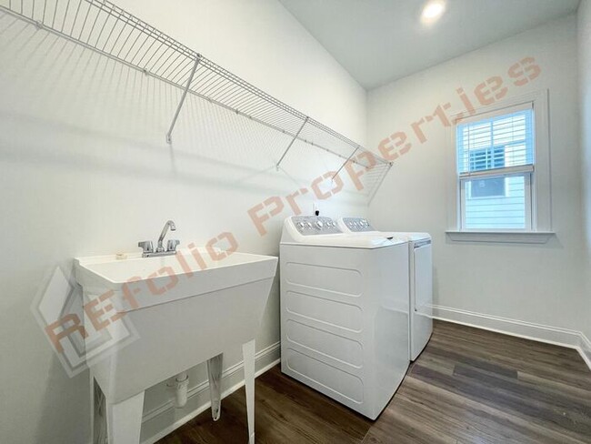 Building Photo - Beautiful Brand New 4 Bedroom, 3 Bathroom ...