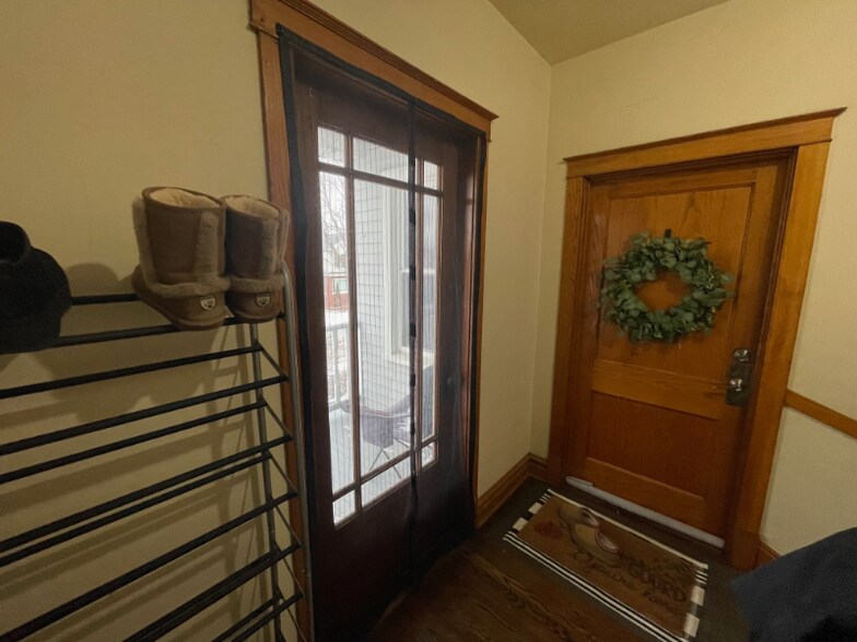 Building Photo - 5855 W Leland Ave