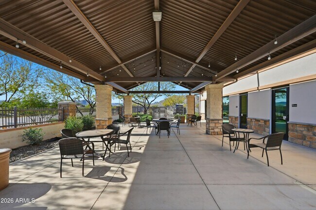 Building Photo - 4650 Gilbert Ln