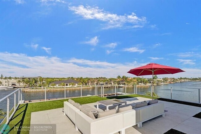 Building Photo - 1713 N Riverside Dr