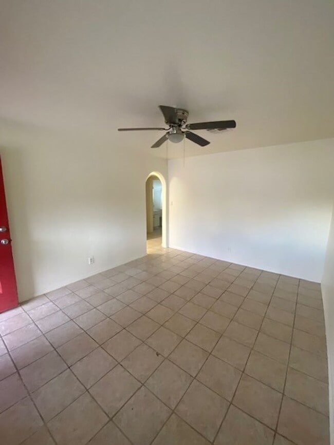 Building Photo - 10648 N 15th Ave