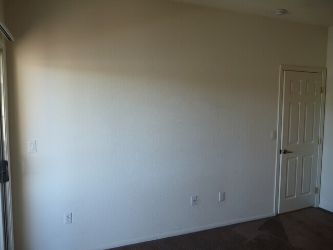 Building Photo - GATED 2 BEDROOM, 2 BATH CONDO IN JASMINE RANCH COMMUNITY
