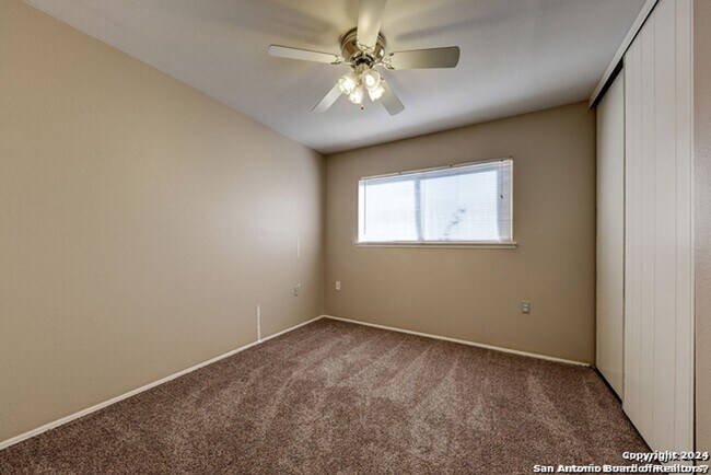 Building Photo - Charming Home Awaits: Spacious & Modern Living in a Prime Location