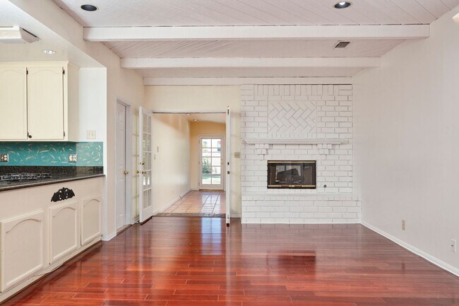 Building Photo - 1430 Lovell Ave