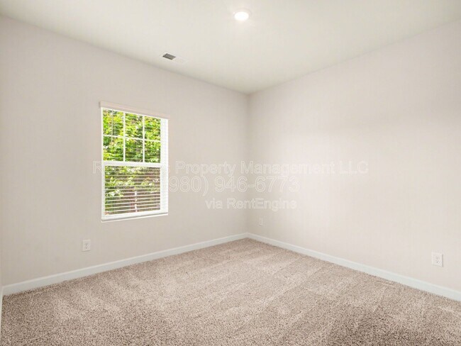 Building Photo - 4426 Millennium Ave