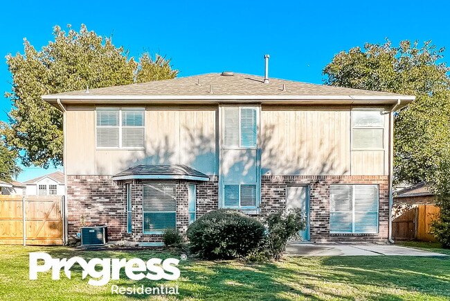 Building Photo - 2843 Red Oak Dr