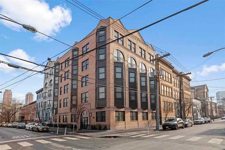 Building Photo - 227 4th St