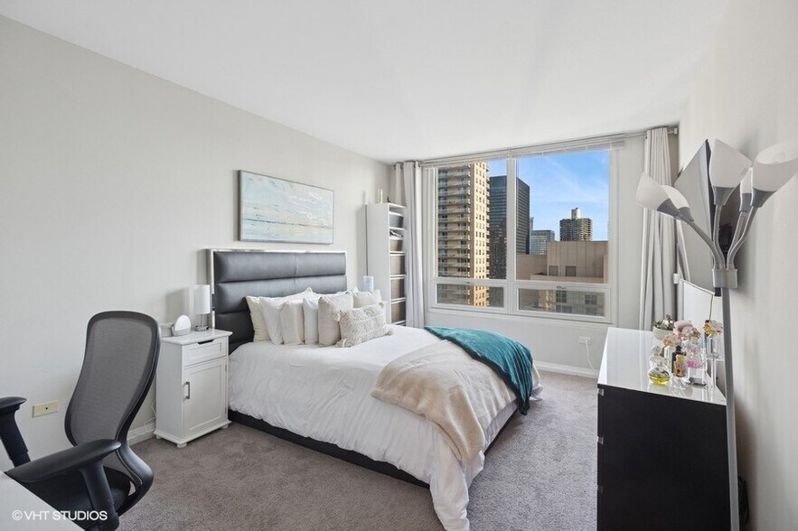 Building Photo - 33 W Ontario St