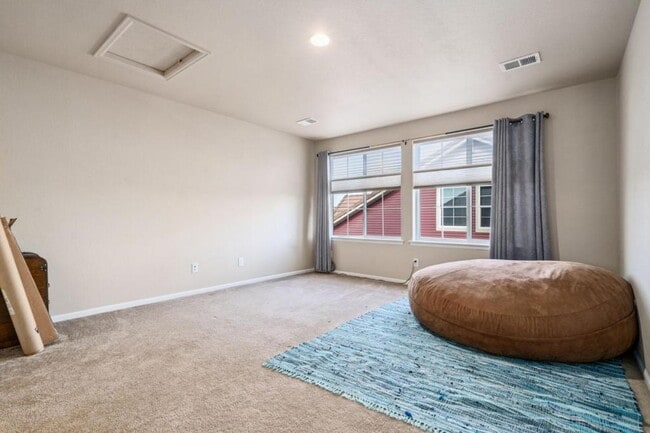 Building Photo - 4641 Vinewood Way