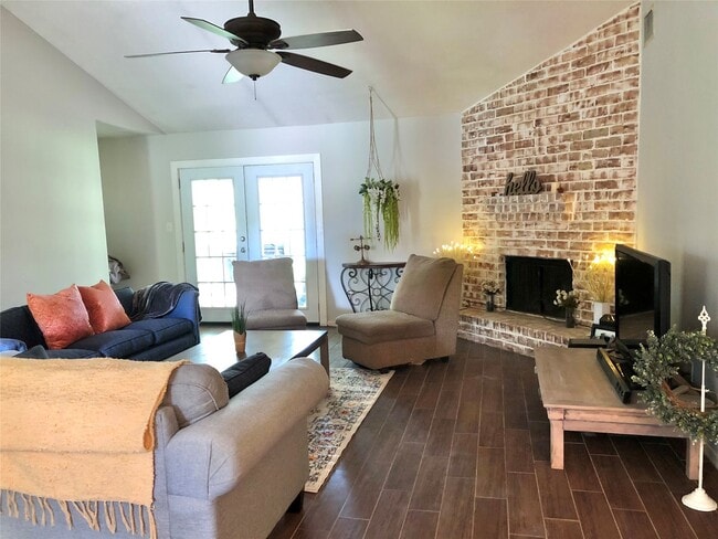 Building Photo - 802 Cascade Creek Dr