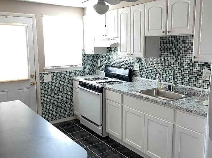 Kitchen View 1 - 1012 N Central Ave
