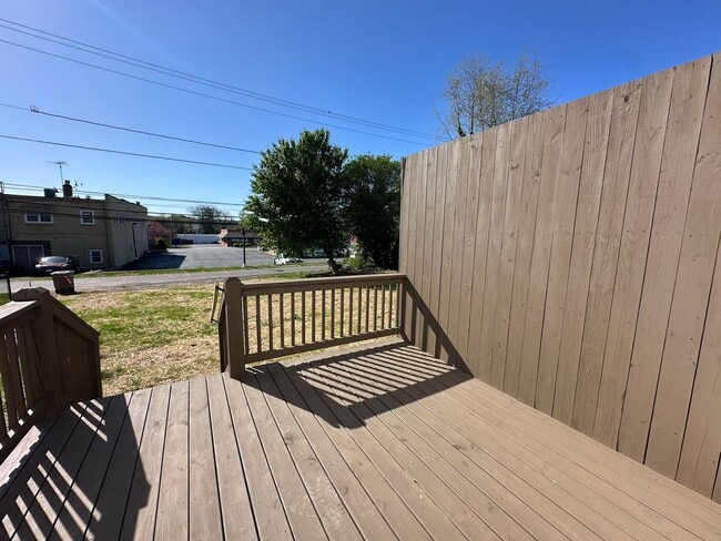 Building Photo - New Townhouse In Altavista!