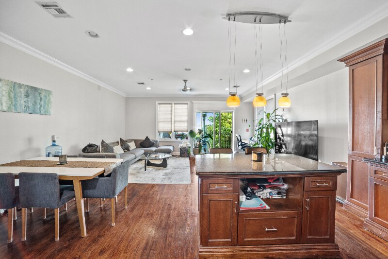 Building Photo - 180 19th St