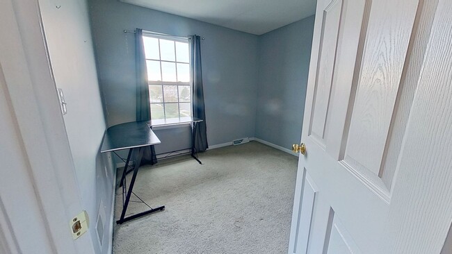 Building Photo - End Unit Townhouse