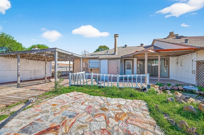 Building Photo - 19531 Woodglen Dr