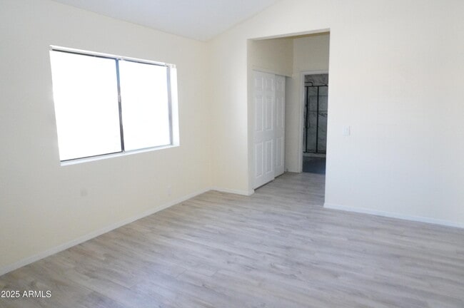 Building Photo - 4024 E Hiddenview Dr