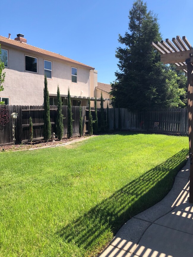 Building Photo - Well Cared For Home