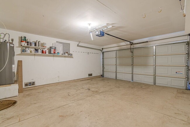 Building Photo - 164 Springtree Hollow