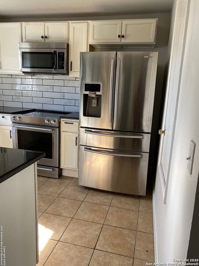 Building Photo - Dinn Drive