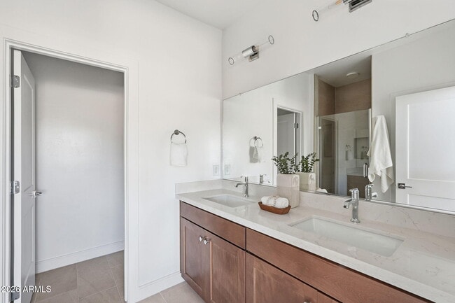 Building Photo - 8137 E Brown Rd