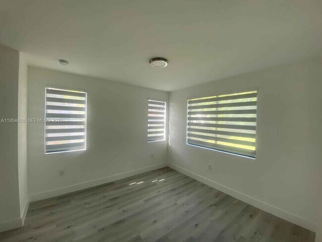 Building Photo - 16002 NW 38 Pl #0 Miami Gardens, FL 33054-6713