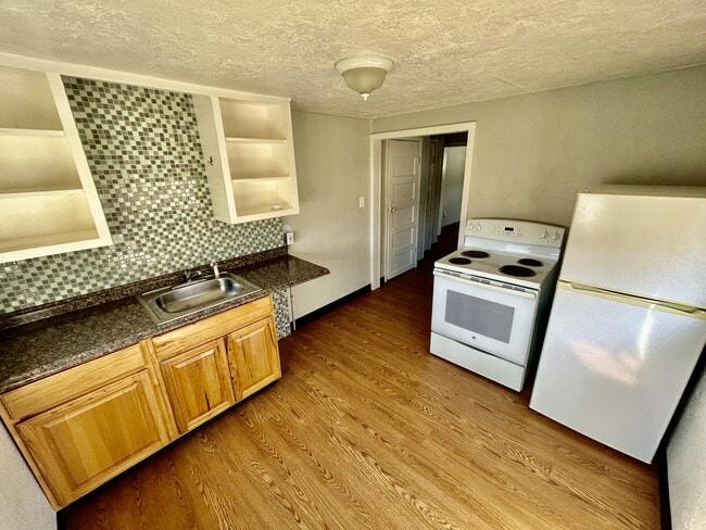 Building Photo - 531 W 9th St