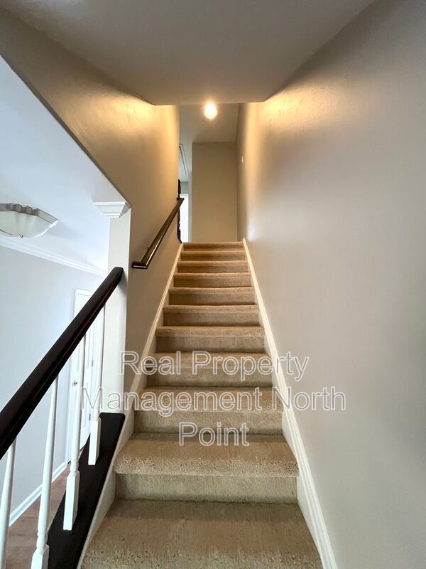 Building Photo - 585 Wedgewood Dr
