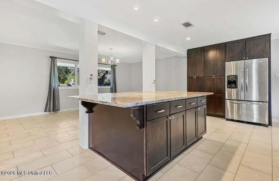 Building Photo - 223 Woodbine Dr