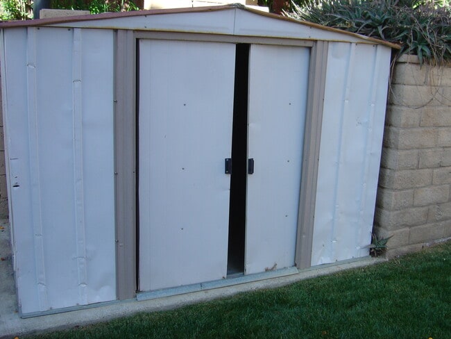 Building Photo - 407 Leavens Ct