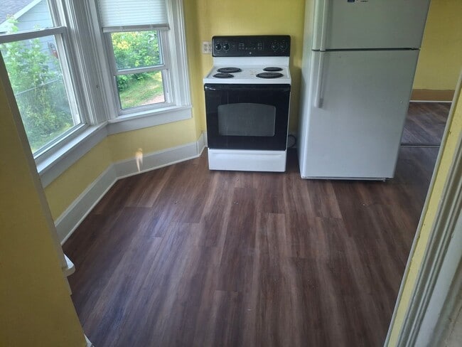 Building Photo - 208 N Cleveland St