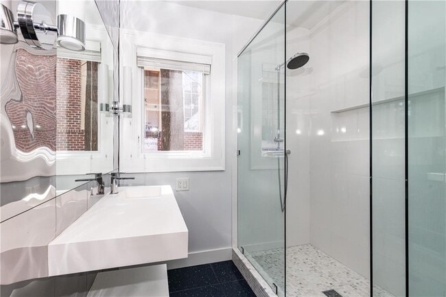 Building Photo - 1022 Reeder Cir NE