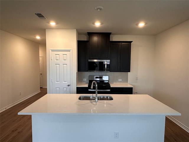 Building Photo - 663 Saxony Dr