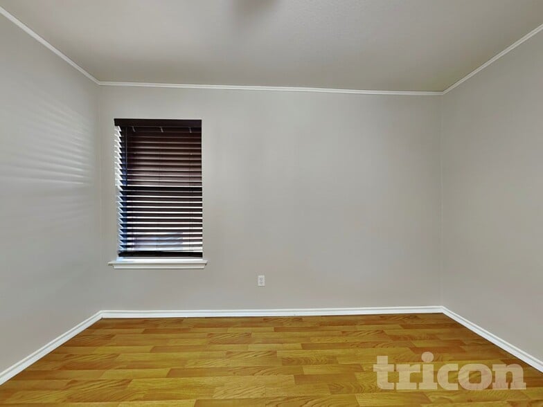 Building Photo - 201 Outfitter Dr