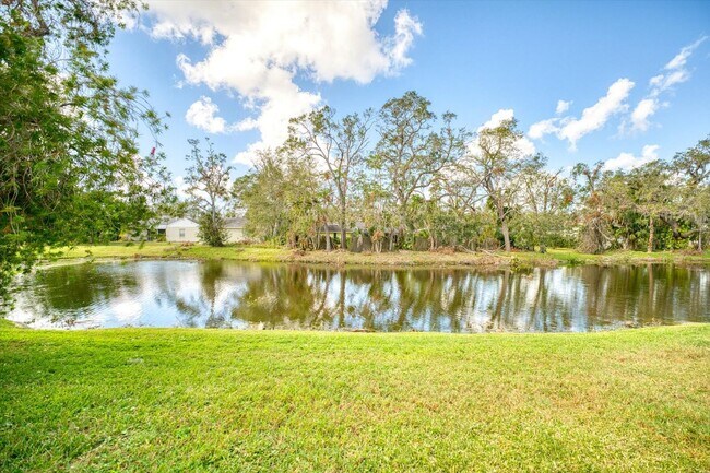 Building Photo - 2 Bedroom Plus Den/Office Home - Relaxing Pond View and Pet Friendly