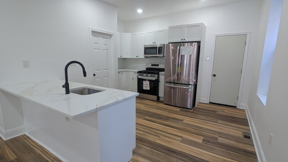Building Photo - 1223 S 53rd St