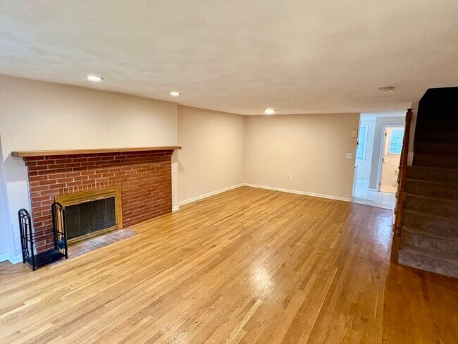 Building Photo - 224 Park St