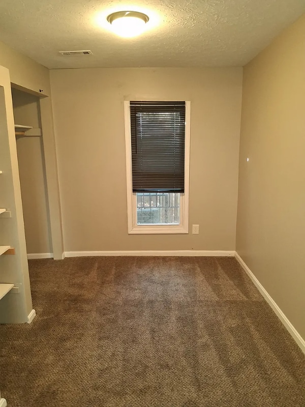 Building Photo - 3506 Kahlert Ave