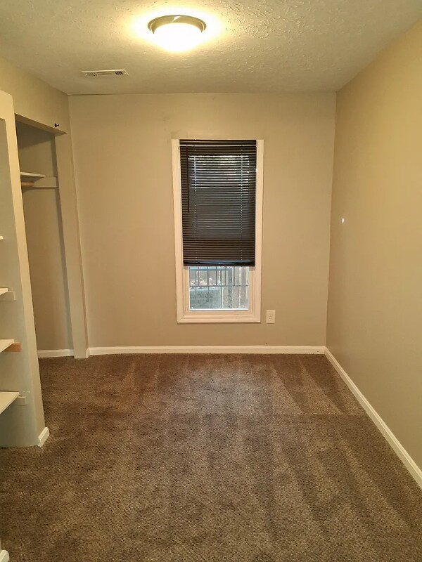 Building Photo - 3506 Kahlert Ave