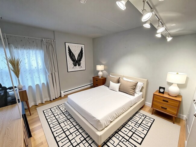 Building Photo - 170 Gore St