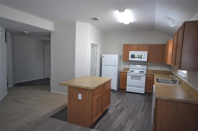 Building Photo - 2106 Kane Cove