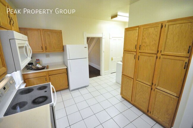 Building Photo - 1283 Forsythe Ave