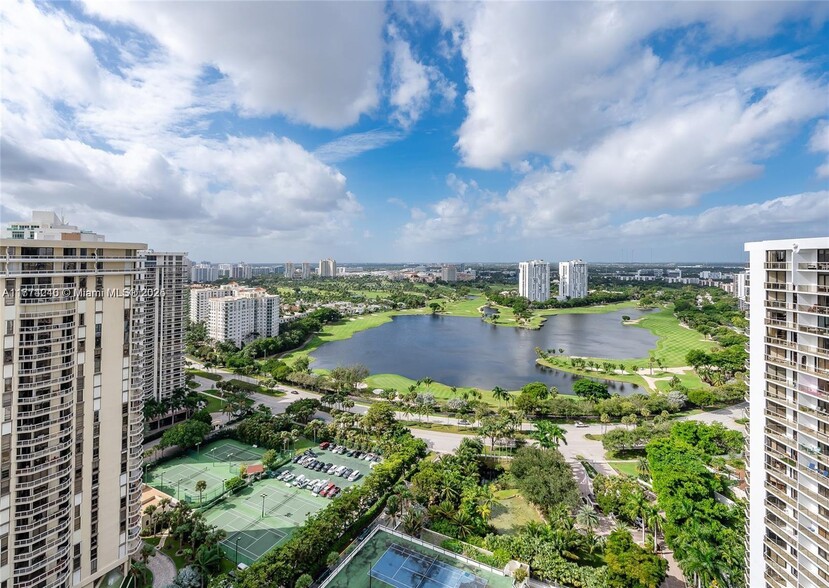 Building Photo - 20201 E Country Club Dr