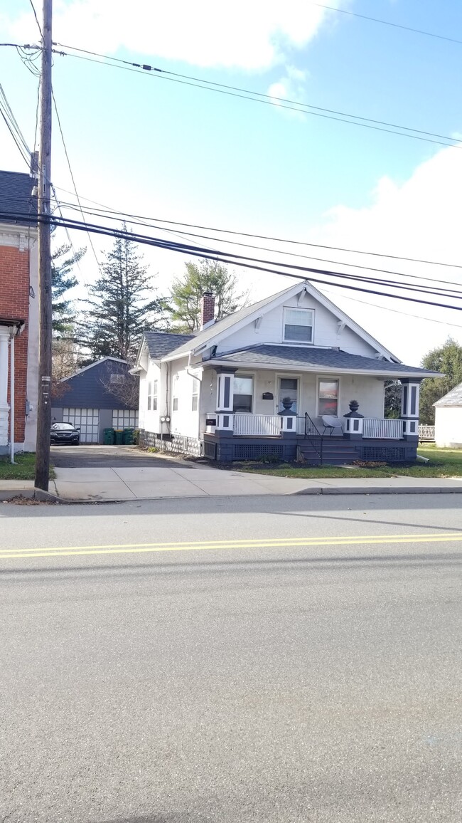 Apartment, Garage & Main House - 715 Main Street