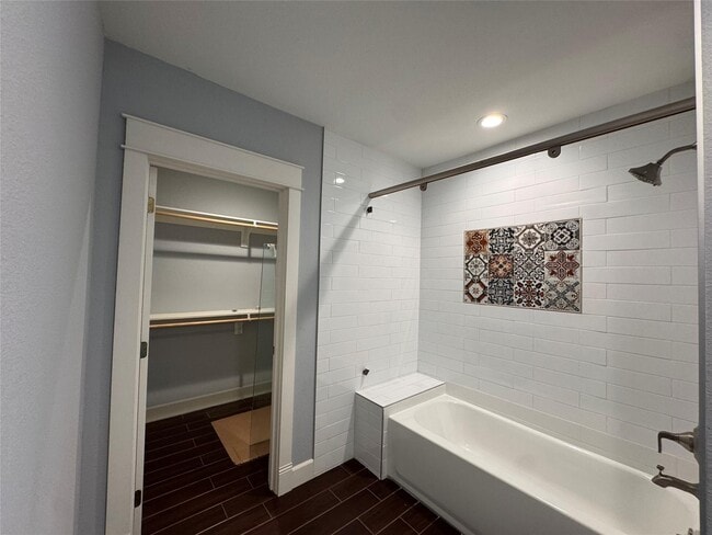 Building Photo - Downtown Loft